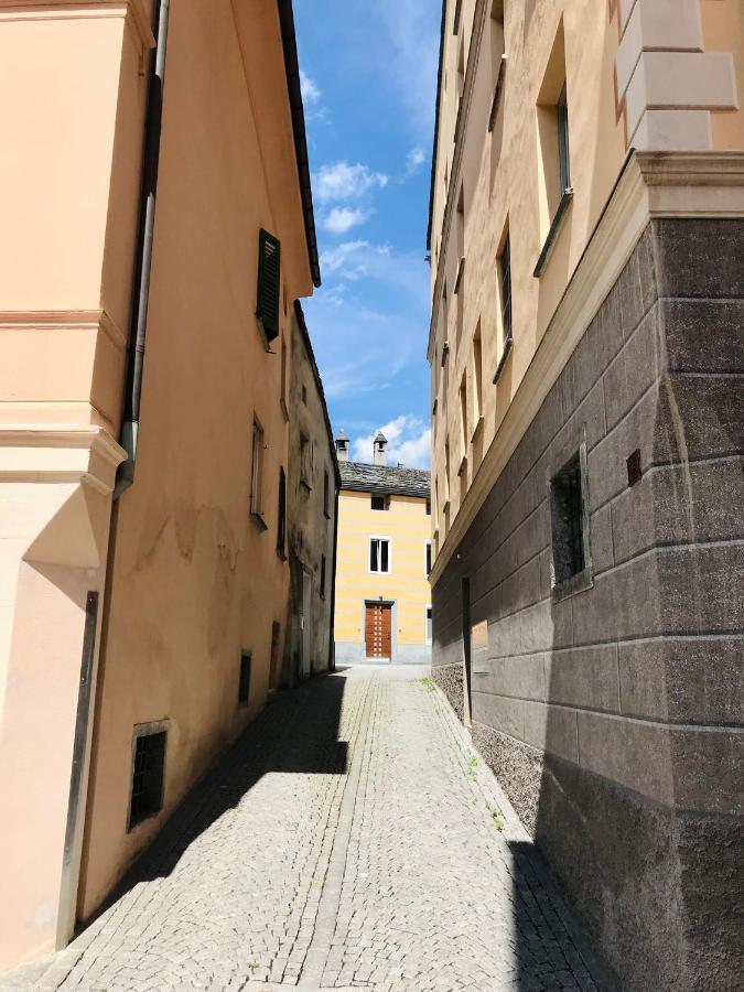Centrally Located Apartment In Poschiavo Buitenkant foto